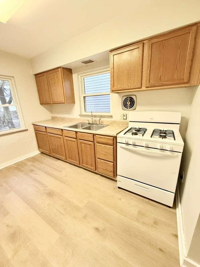 Building Photo - Updated 2BD 1BA Single Family House in Brackenridge!