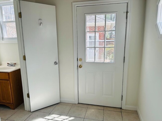 Building Photo - 1258 Girard Ave