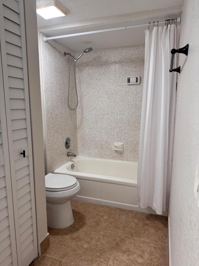 Building Photo - 904 9th Ct