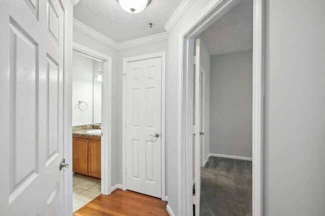 Building Photo - 1250 Parkwood Cir SE