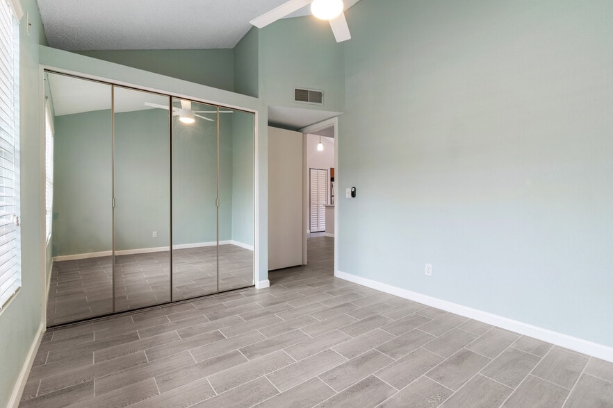 Building Photo - 4901 E Kelton Ln
