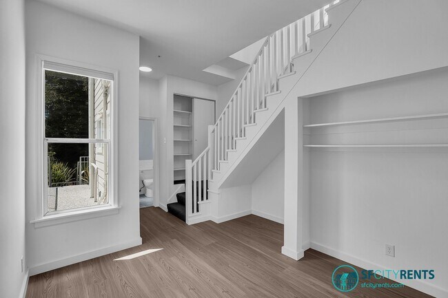 Building Photo - Noe Valley: Remodeled Top Floor Bi-Level Apartment w/ Views & Shared Yard
