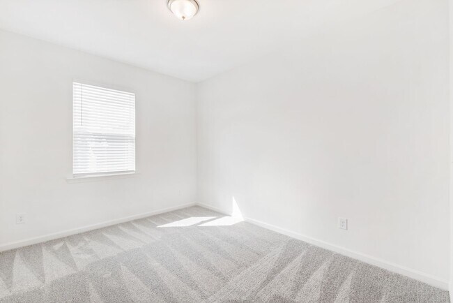 Building Photo - 121 Shadowdale Ln