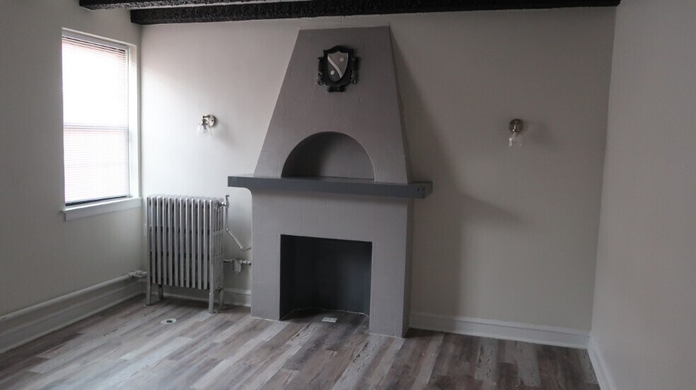 Building Photo - 5301 N Ashland Ave