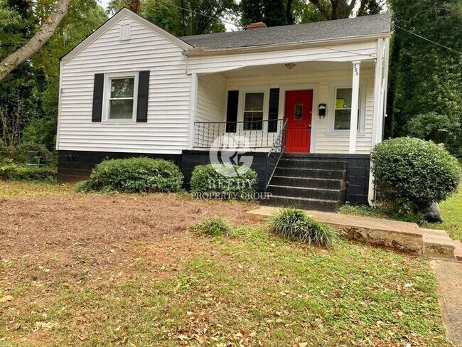 Building Photo - Beautifully renovated Spartanburg Home!