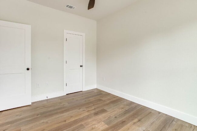 Building Photo - Build in 2025, 3 bed 3 bath near downtown!
