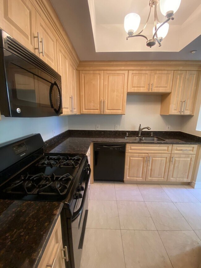 Building Photo - Gorgeous unfurnished 1 bedroom at the fabulous Meridian