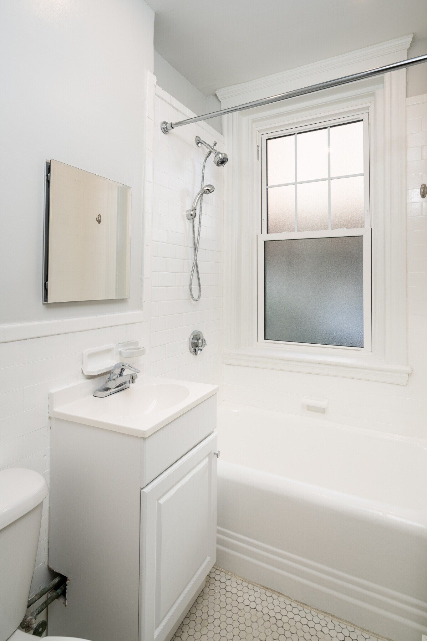 Building Photo - 18 Forest St