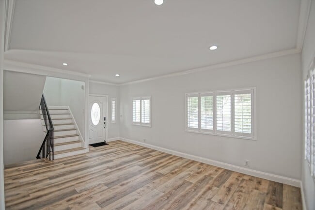 Building Photo - Beautifully Remodeled, Detached Front Town...