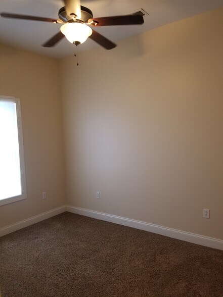 Building Photo - 406 Treyson Ln