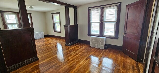 Building Photo - 96 Central St