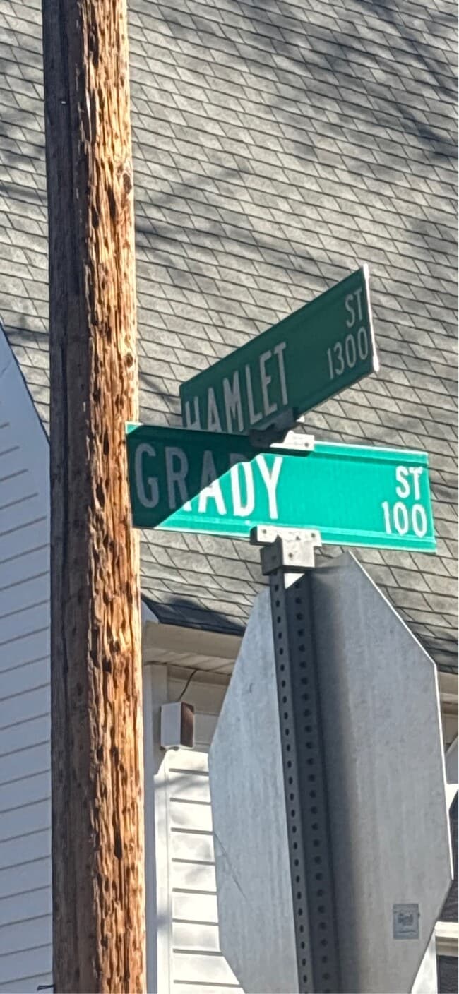 Building Photo - 206 Grady St