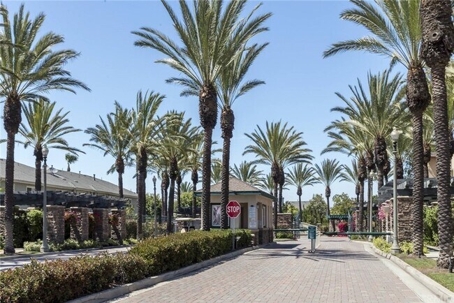 Security Guard Entrance - 17528 Yellowwood Way