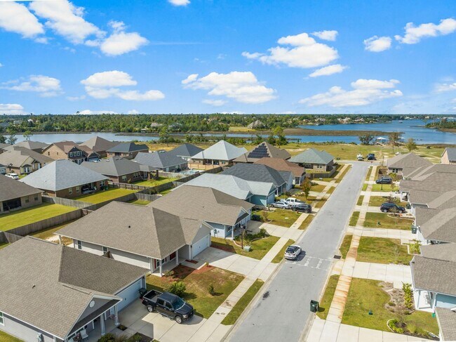 Building Photo - For Lease - Executive 3 BR/2 BA Home by No...