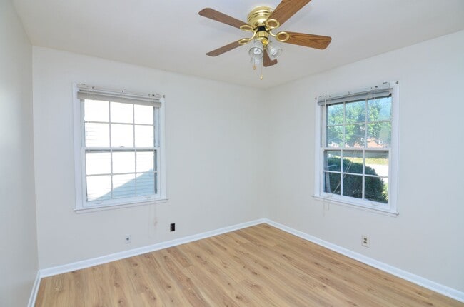 Building Photo - Quaint Charlotte Park Home