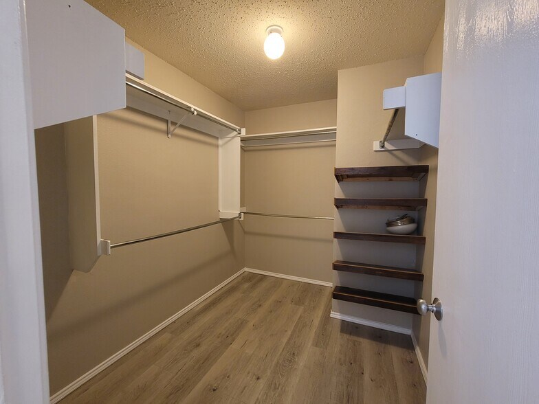 Building Photo - 4203 Falcon Dr