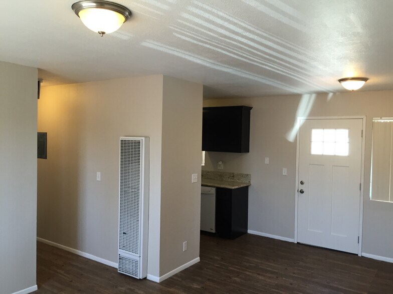 Building Photo - 2123 Alsace Ave