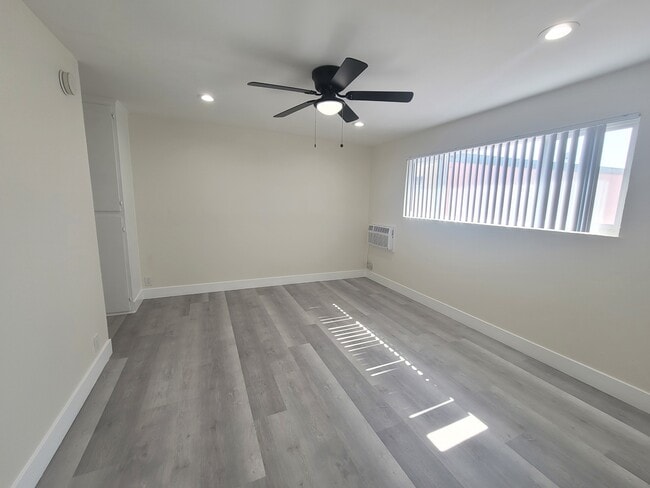 Building Photo - 14609 Saticoy St