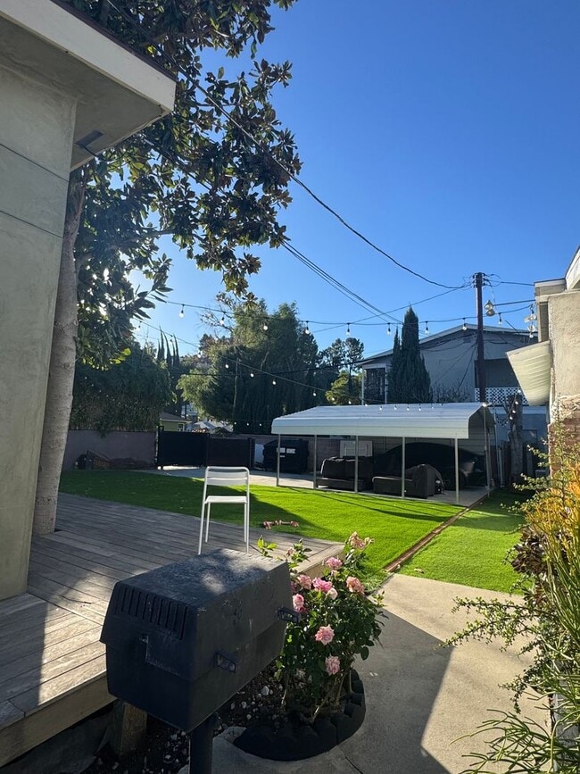 Building Photo - Spacious 3BR House in Woodland Hills