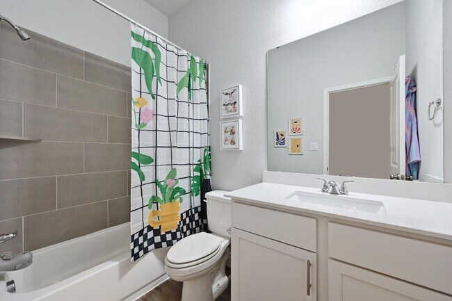 Building Photo - 132 Cyrus Milton Dr