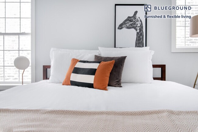 Building Photo - 1536 W Chicago Ave