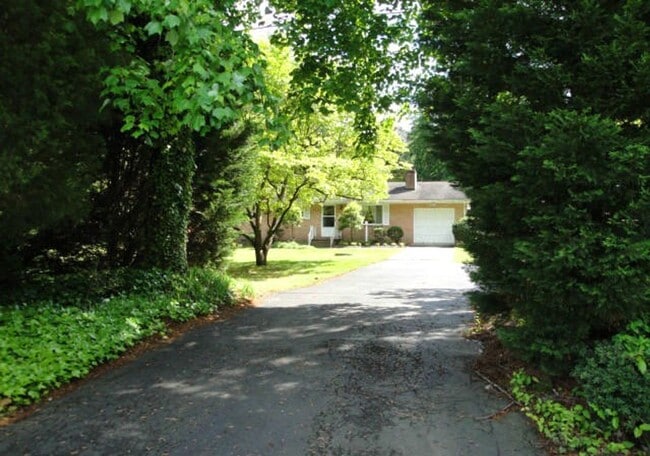 Building Photo - 3 bedroom/1 bathroom- Fenton Mill Road