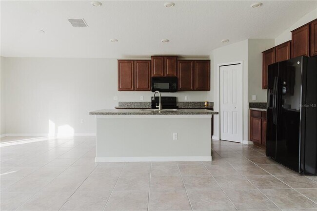 Building Photo - 304 Cascade Bend Dr