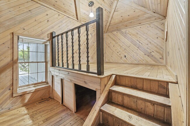 Building Photo - 9485 Waterman Dr