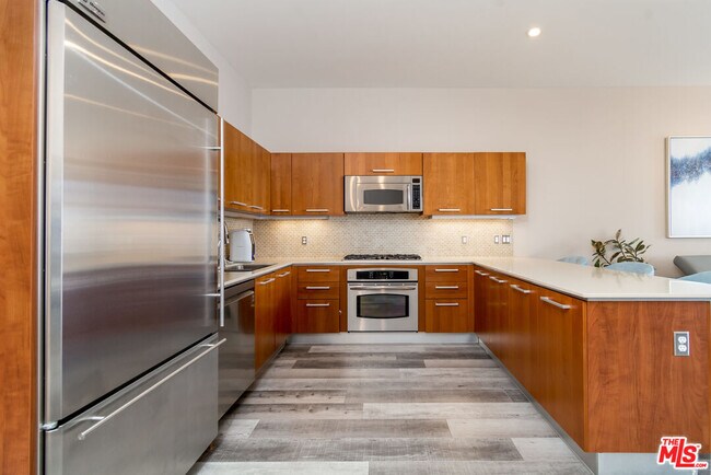 Building Photo - 801 S Grand Ave