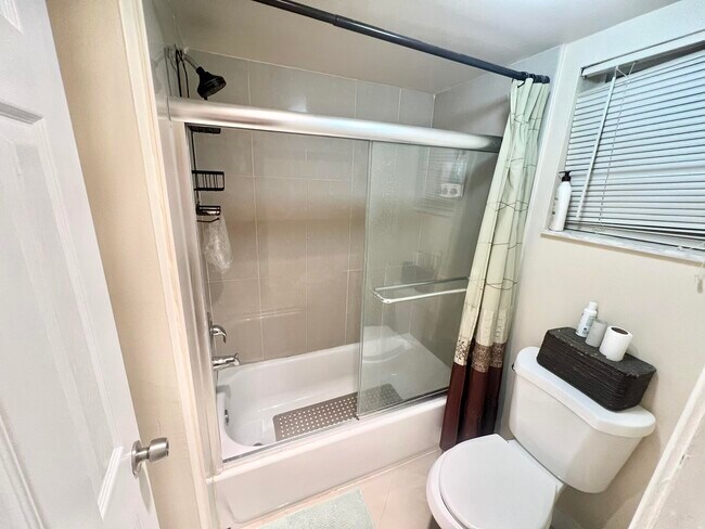 Building Photo - 9430 Tangerine Pl