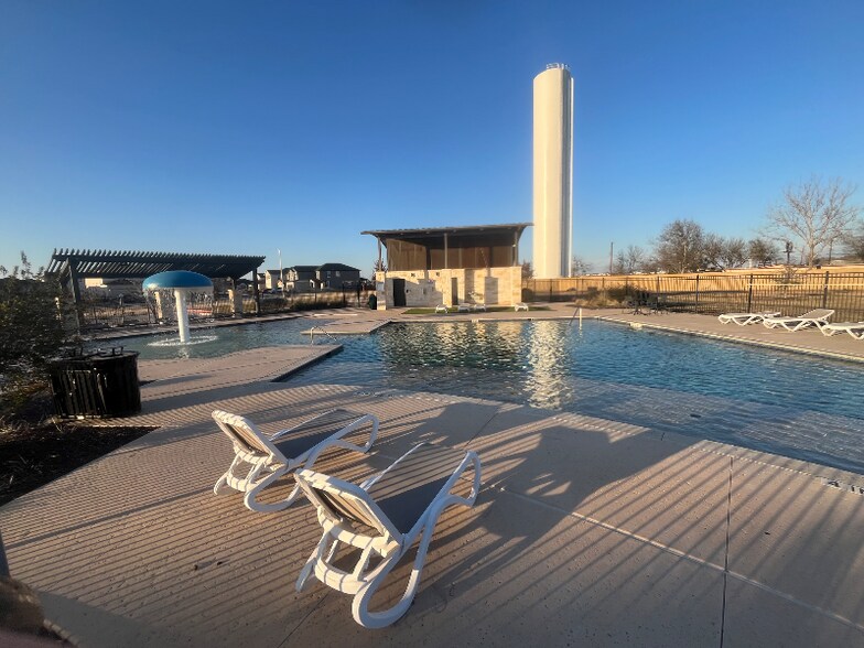 Building Photo - 409 Dakota Crk