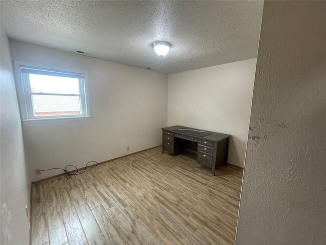 Building Photo - 716 N Elm St