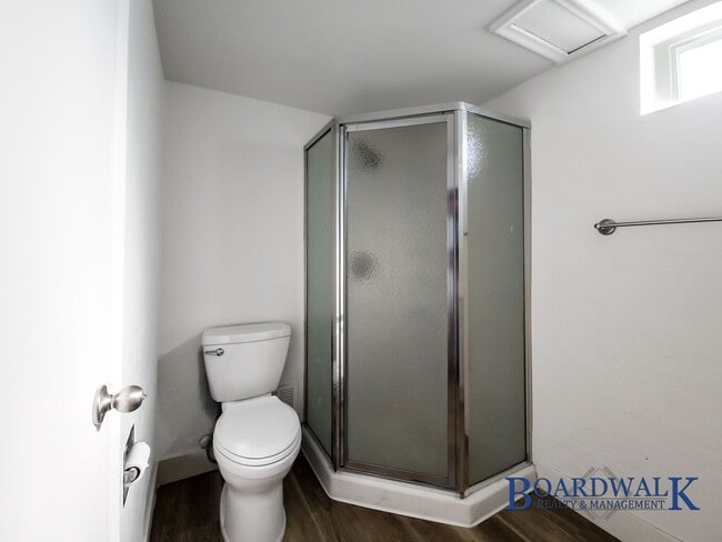 Building Photo - Spacious 4-Bed Home with Basement & Covered Patio