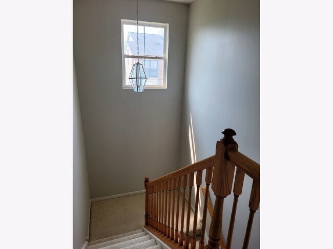 Building Photo - 1088 N Claremont Dr