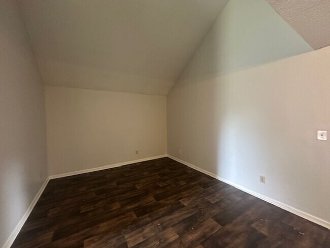 Building Photo - 30 Rosewood Ct