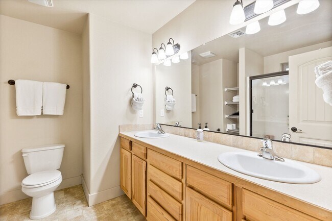 Building Photo - Charming, Furnished 3 bedroom Home w/ Garage