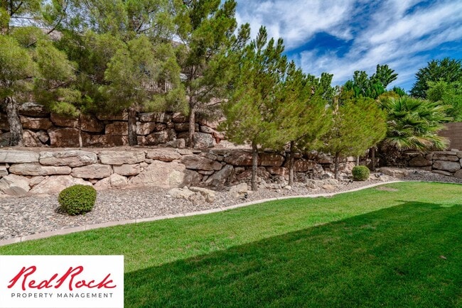 Building Photo - Minimally Furnished home in Little Valley!