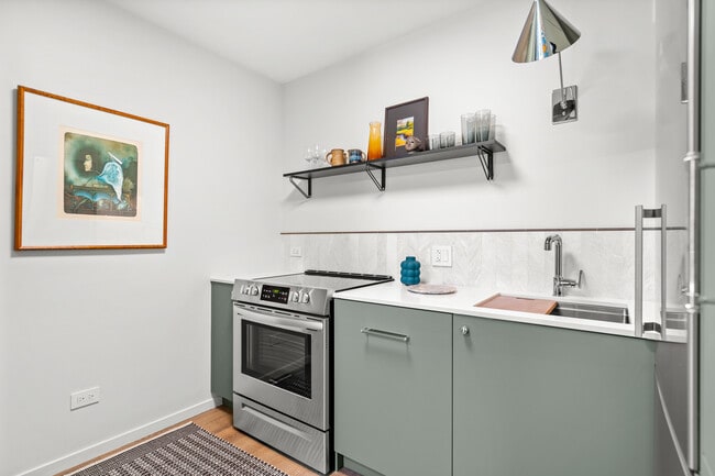 Building Photo - 340 W Diversey Pkwy