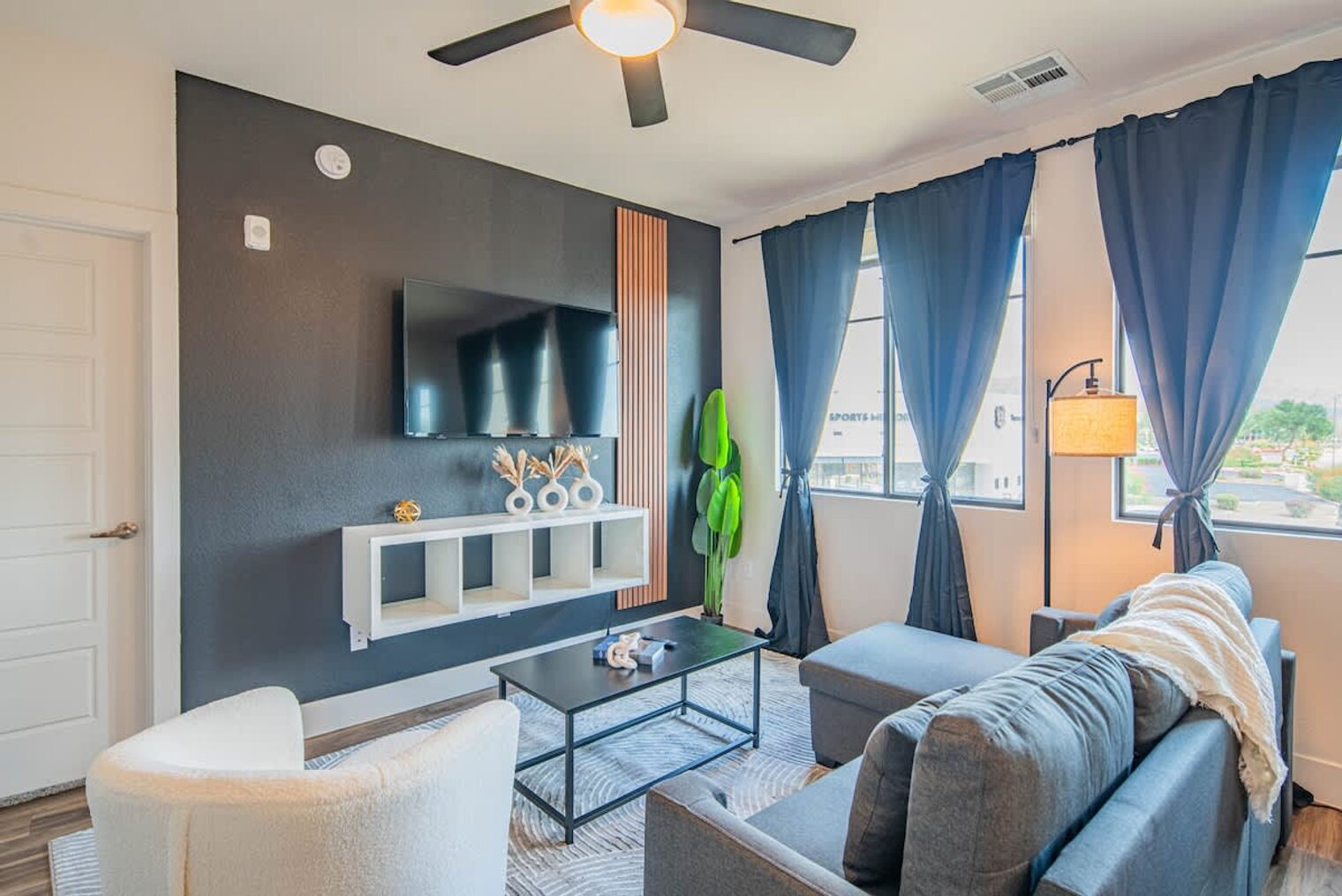 Building Photo - 15501 N Dial Blvd