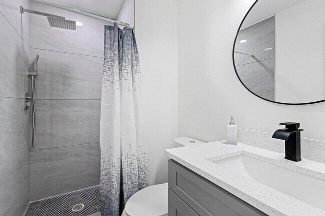 Building Photo - 1983 Spring Ave