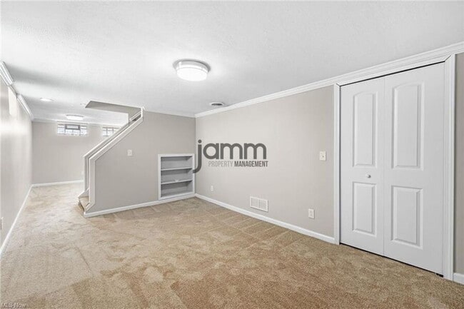 Building Photo - 1653 Woodhurst Ave