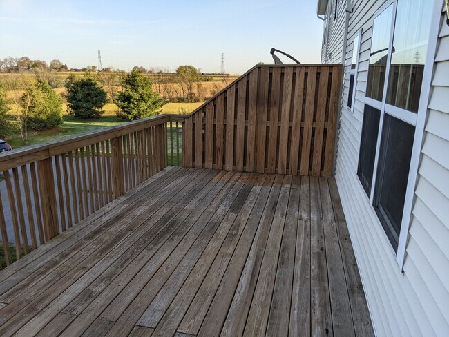 Deck - 523 Moreland Ct N