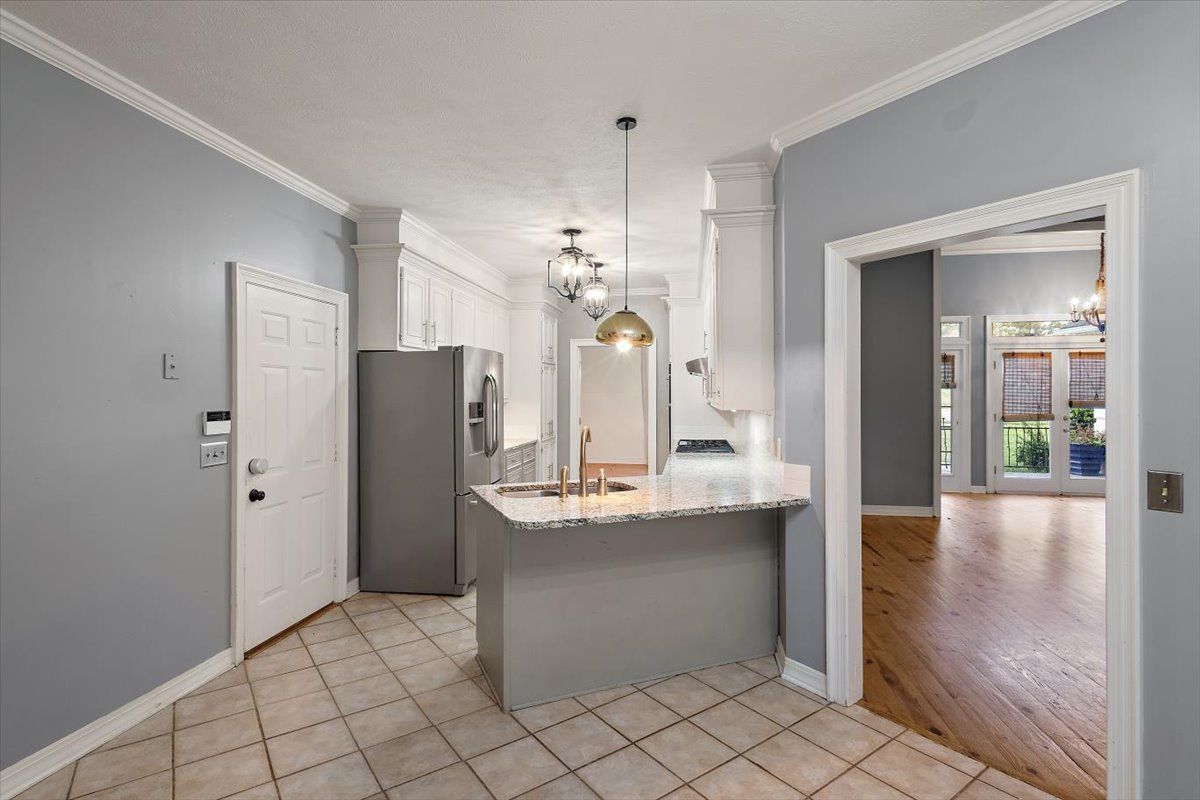 Building Photo - 423 Woodlands Cir