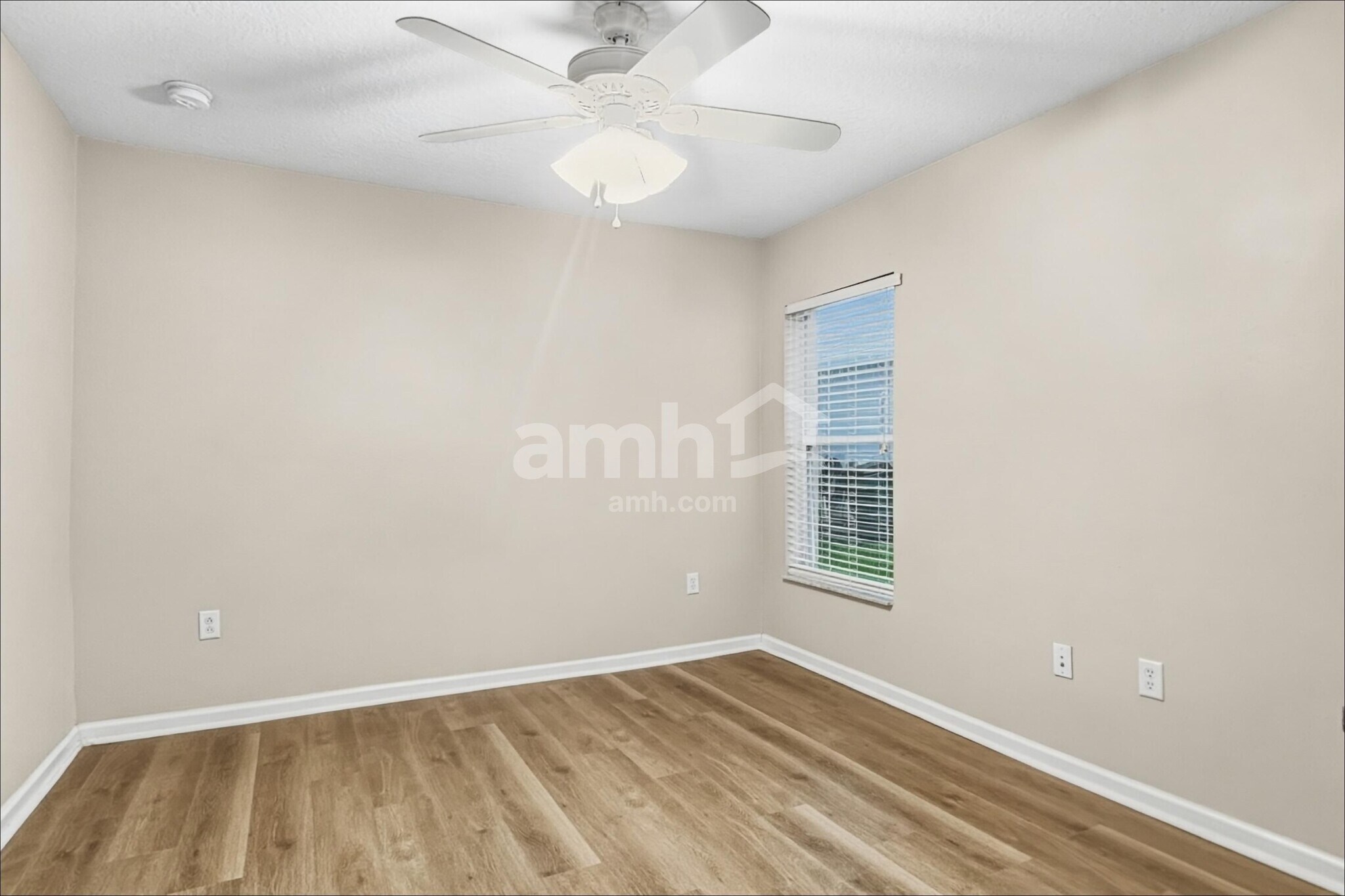Building Photo - 7330 Crescent Palm Dr
