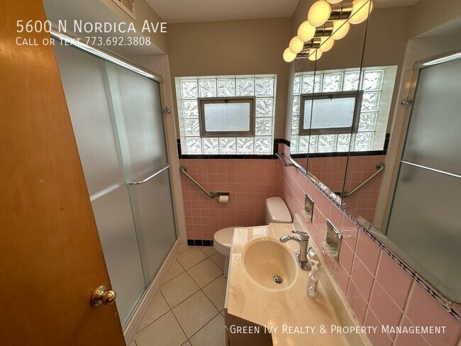 Building Photo - Beautiful 3 Bed 1 Bath Single Family Home ...