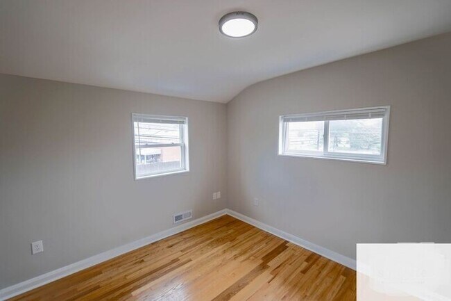 Building Photo - 3 Bedroom Semi-Detached