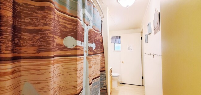 Building Photo - Off-Season Charming 3-Bedroom, 1.5-Bathroom Fully Furnished Rental