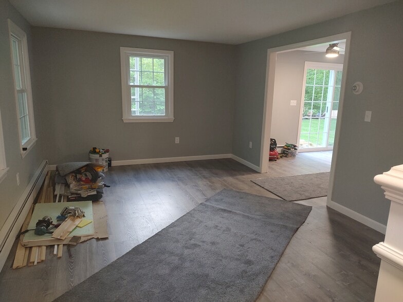 Living Room - 132 Londonderry Turnpike