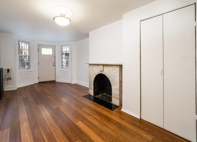Primary Photo - 491 MERCER St