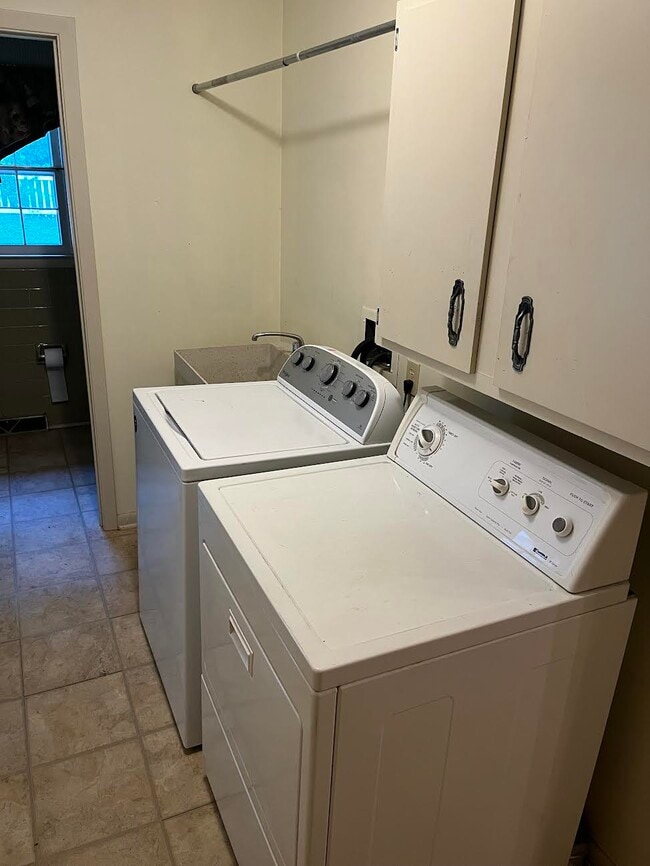 Building Photo - 112 Mockingbird Dr